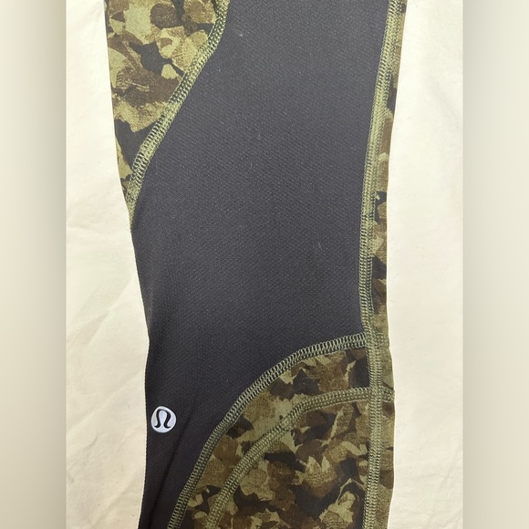 đź’™Lululemon Run: Inspire Crop II *Full-On Luxtreme (Mesh) - Picture 6 of 9